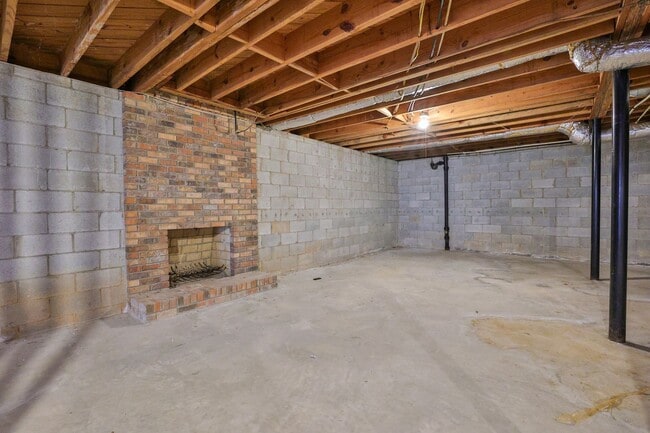 Building Photo - 5055 Cascade Rd