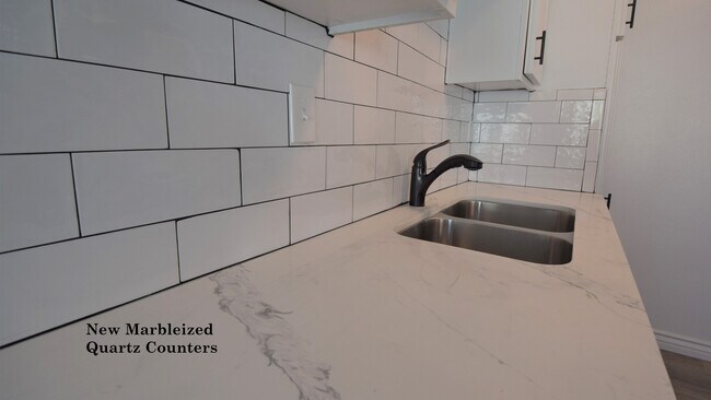Building Photo - 14830 Dickens St