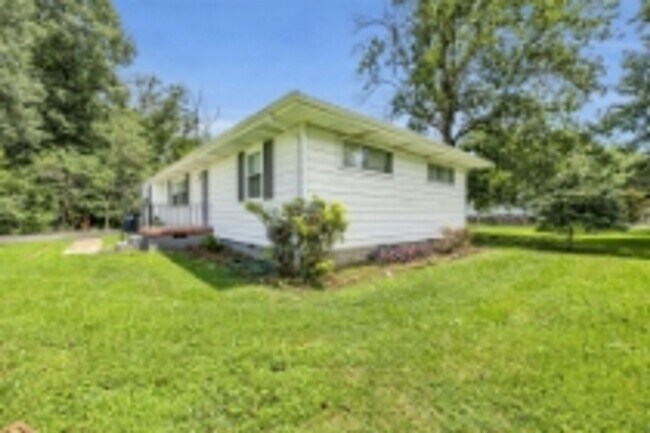 Building Photo - Beautiful update home in East Ridge