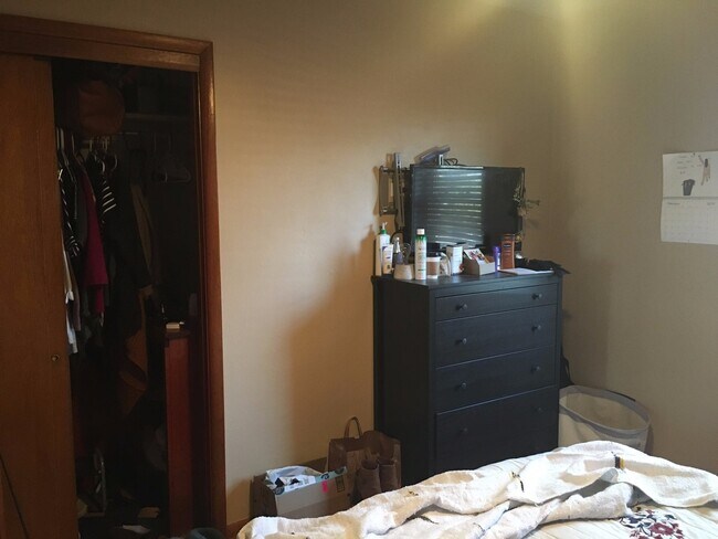 Building Photo - Live a Block Away from Sloan's Lake! Licen...