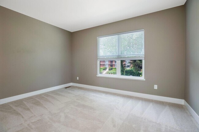 Building Photo - 1168 Edgehill Rd