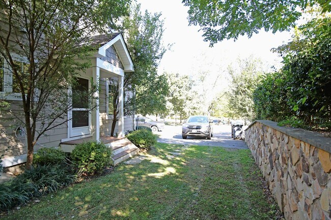 Building Photo - Spacious Downtown Home Convenient to UVA Medical Center