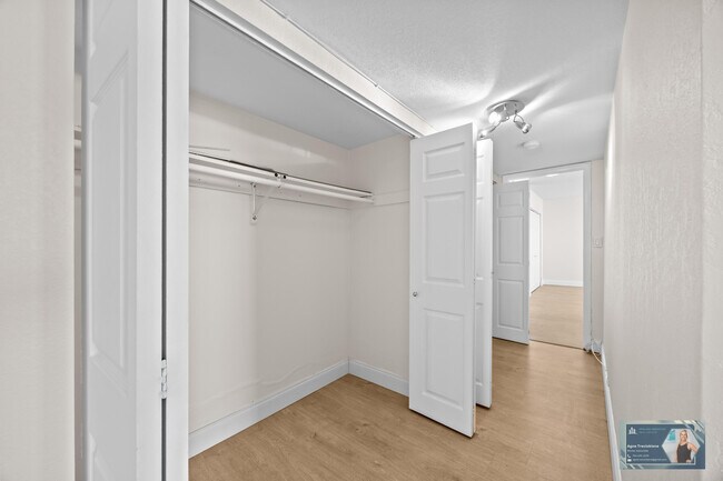 Building Photo - 137 Golden Isles Dr