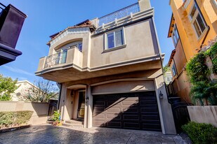 Building Photo - 612 N Juanita Ave