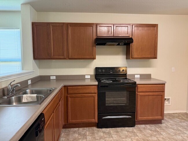 Building Photo - 5717 Levenwood Ln