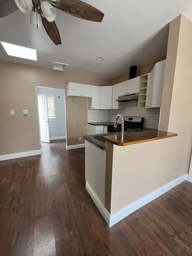 Building Photo - 3 Bedroom 1.5 Bath Back house