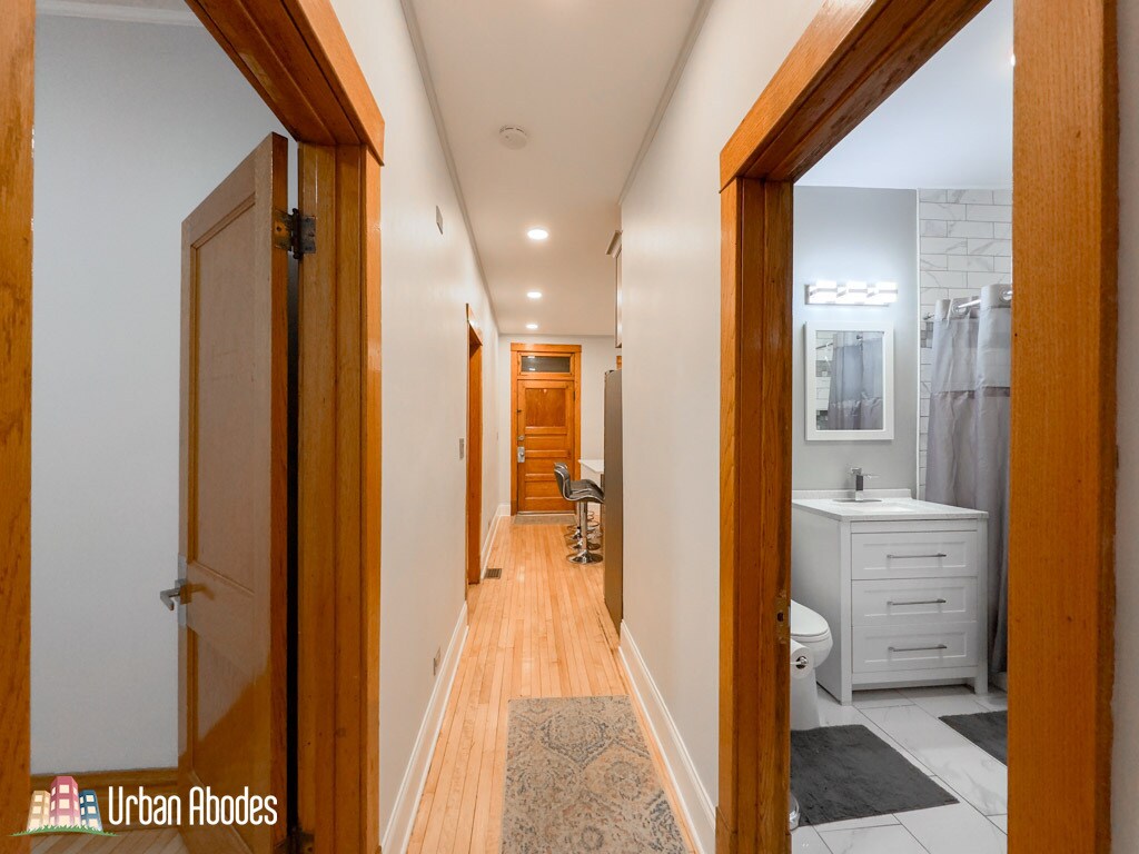 Building Photo - 4322 W Kamerling Ave