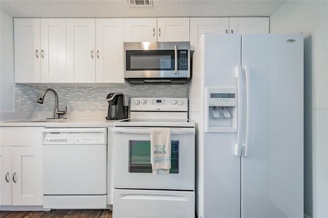 Building Photo - 2570 Gary Cir