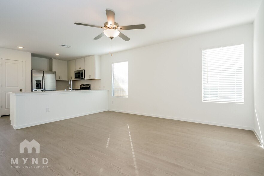 Building Photo - 2749 Ctr Crk Ln