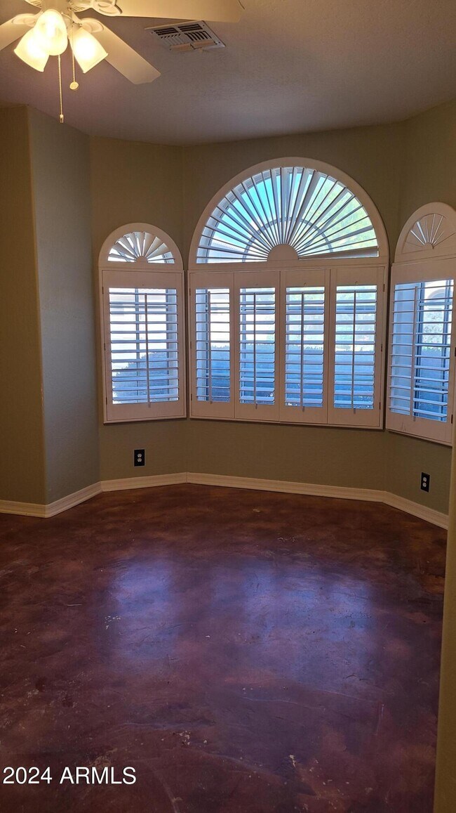 Building Photo - 14206 S 12th Pl