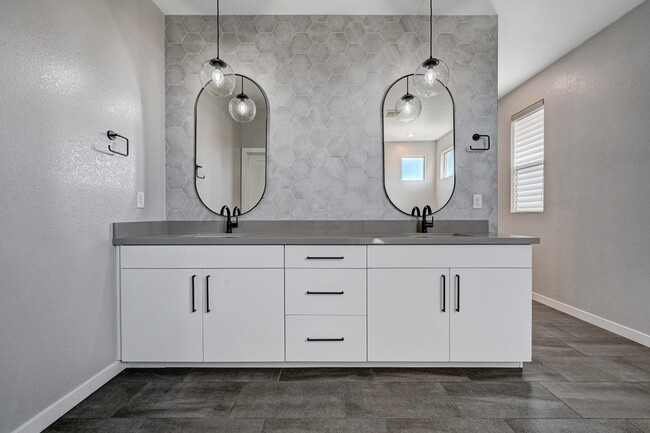 Building Photo - STUNNING 2 Story, 3 Bedroom Home in INSPIR...