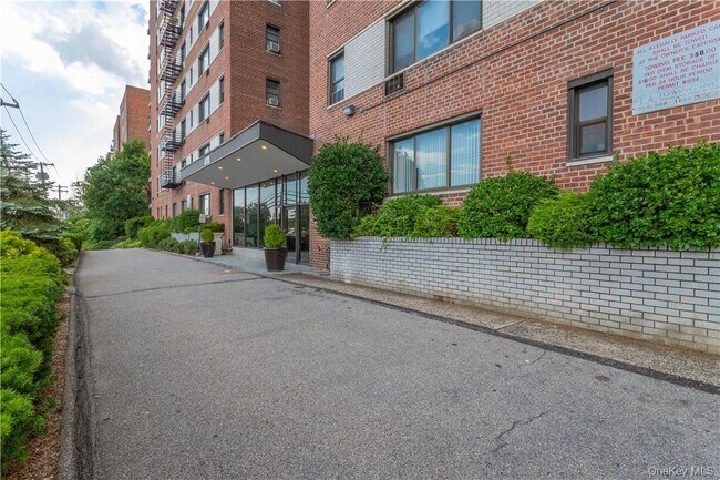 Building Photo - 411 Bronx River Rd