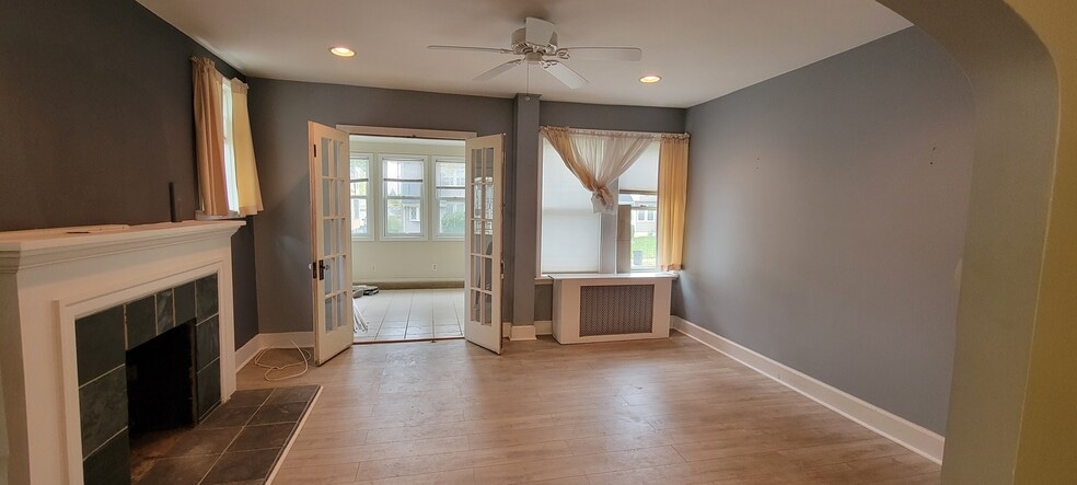 livingroom - 209 Trites Ave