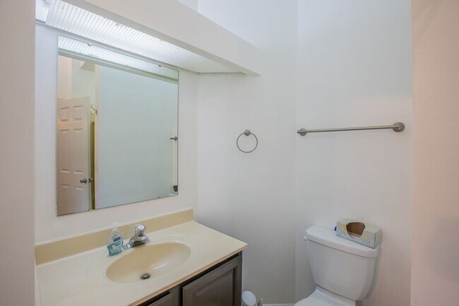 Building Photo - Lovely 2 BR/2 BA Condo in Germantown!