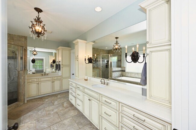 Building Photo - **RARE BRENTWOOD FIND, A MASTERCLASS IN ELEGANT SOUTHERN DESIGN**