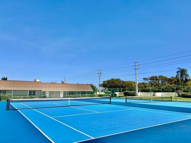 Building Photo - 1340 NW 18th Ave