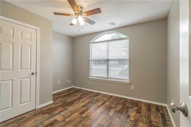 Building Photo - 1245 S Camellia Ln