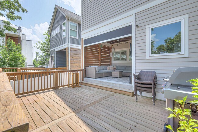 Building Photo - Luxurious 4BR Home Close to 12 South