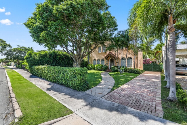 Primary Photo - 325 Greymon Dr