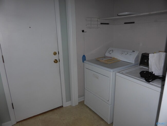 Building Photo - 2503 Jarvis St SW