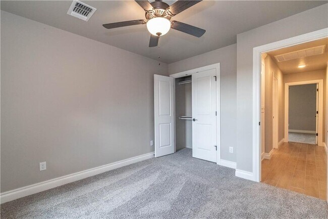 Building Photo - Gorgeous 4 bed 3 bath home in East Edmond-...