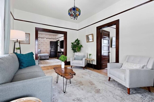 Building Photo - 100 W Main St