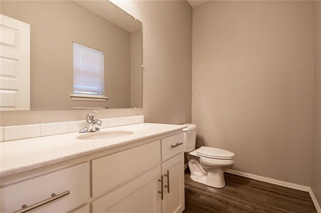 Building Photo - **MOVE IN SPECIAL $300 off first month rent**Charming 3-Bed and 3 full bath Home