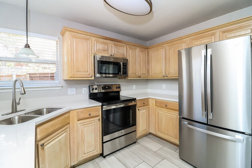 Building Photo - 613 St Eric Dr