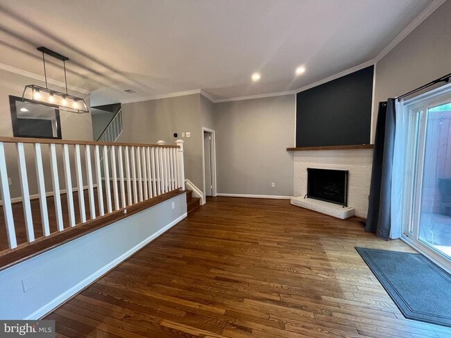 Building Photo - 2080 Golf Course Dr