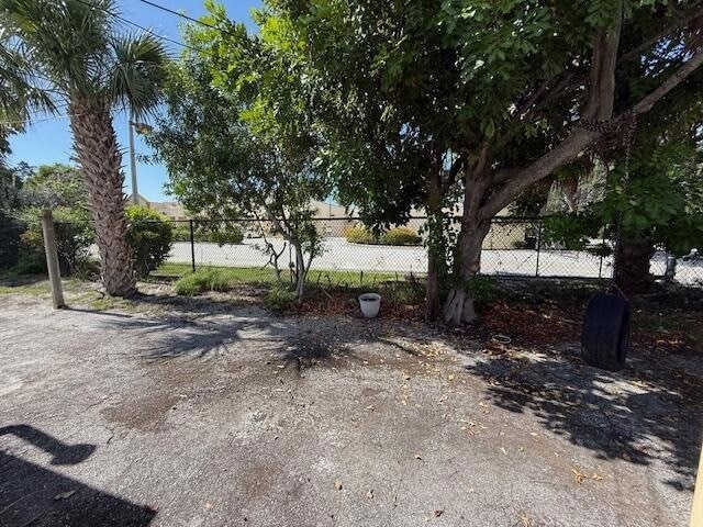 Building Photo - 400 Metcalf Ct