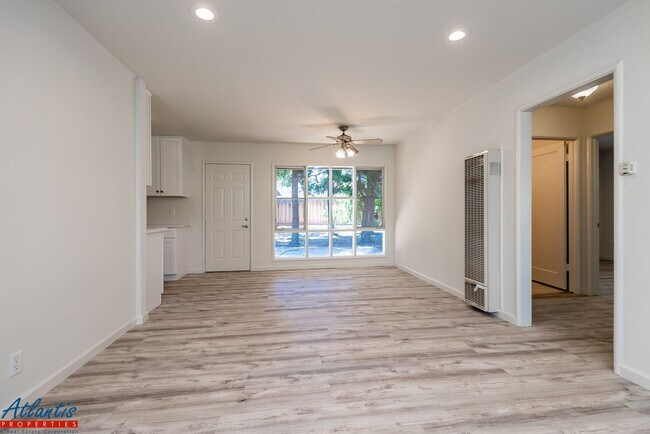 Building Photo - Stylish Home | Remodeled | Desirable Location