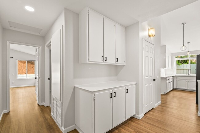 Building Photo - Beautiful 4BR Single-Story Home with Solar in Summercreek