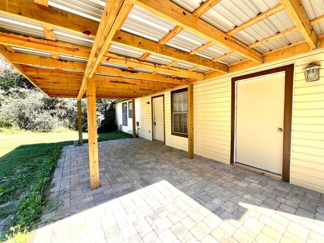 Building Photo - Super house on large private lot