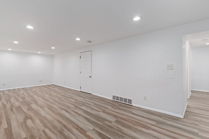 Building Photo - 7 E Diamond St