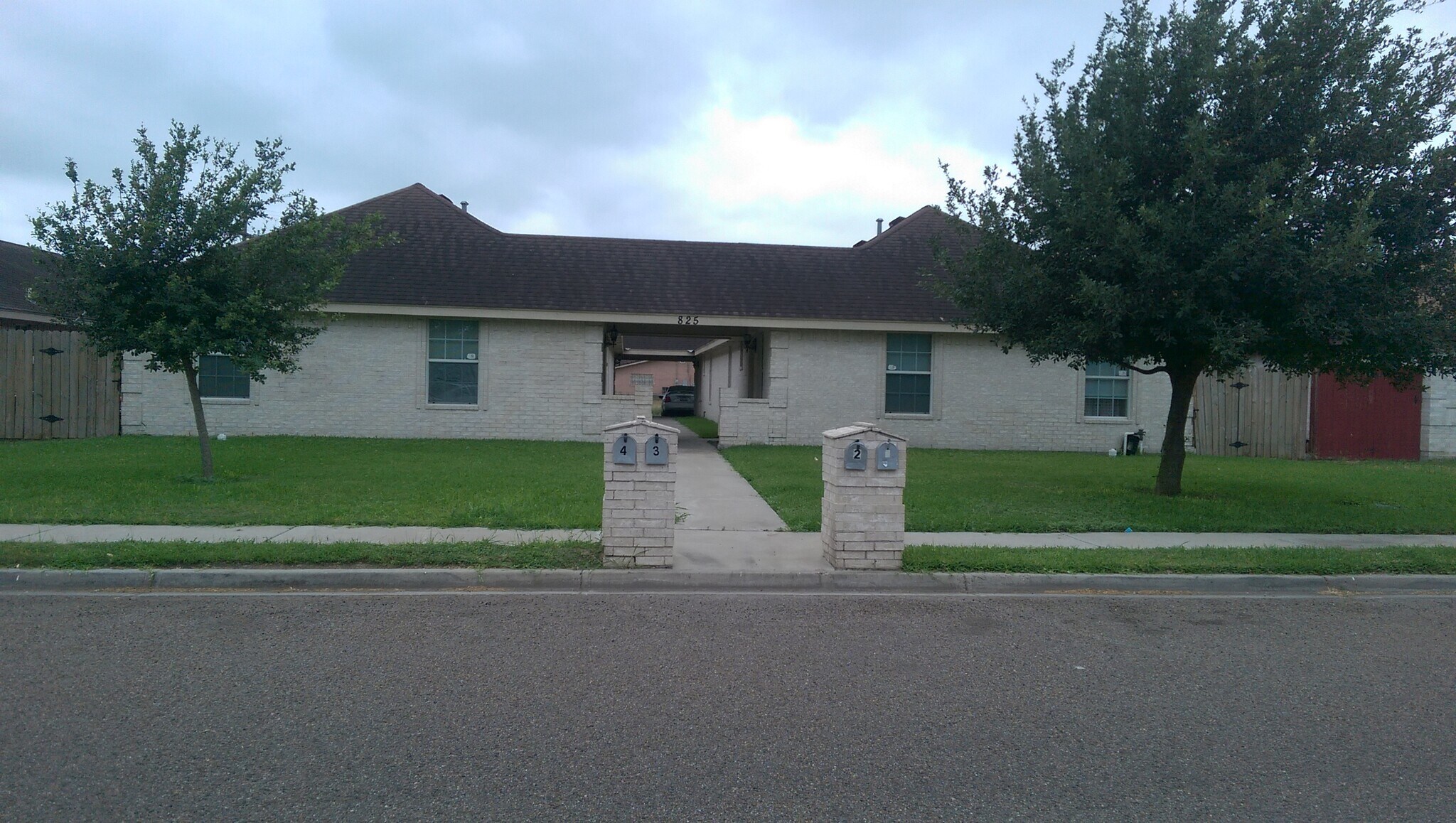 Building Photo - 825 W Bronze Dr