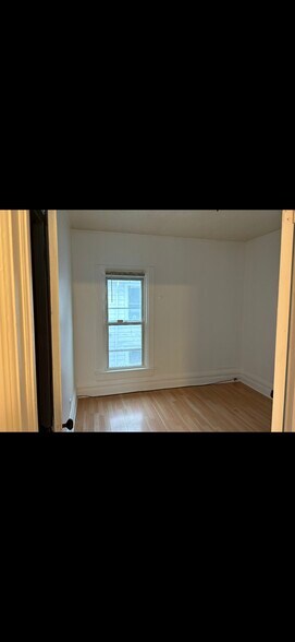 Building Photo - 209 King St