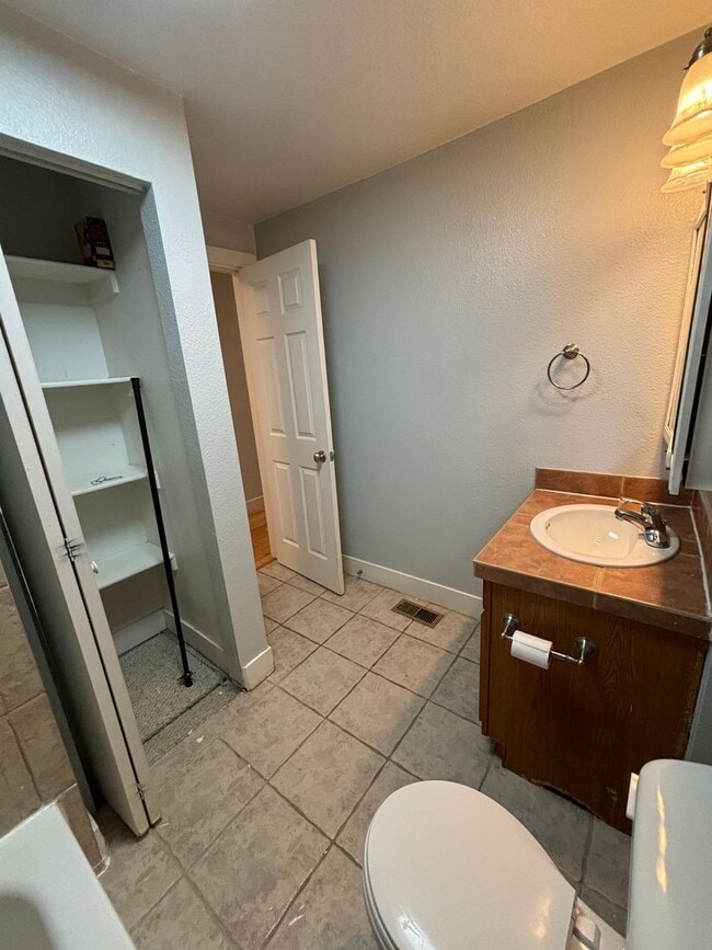 Building Photo - Updated 1 Bed/1 Bath Duplex in Lohi