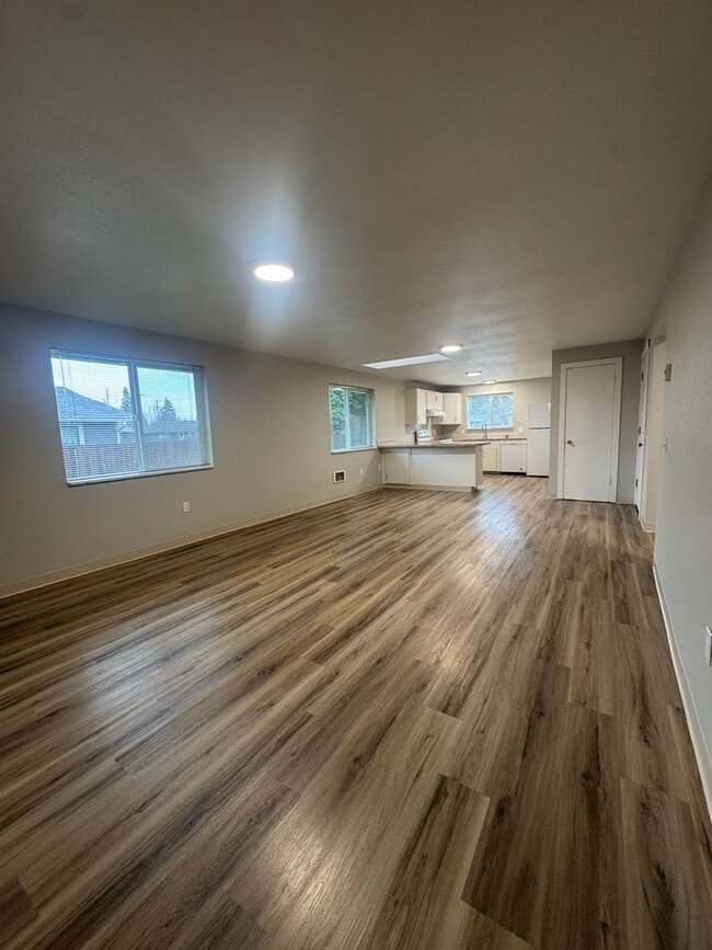 Building Photo - (HUD 414) 2 Bed/1Bath Home