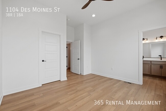Building Photo - 1104 SW Des Moines St