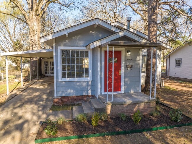 Building Photo - Freshly Updated 3 Bedroom Home
