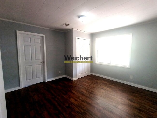Building Photo - Remodeled 3bed/1bath with fenced backyard