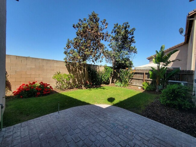 Building Photo - Beautiful 2 bedroom 2.5 bath home in Avalon Gated Community!!