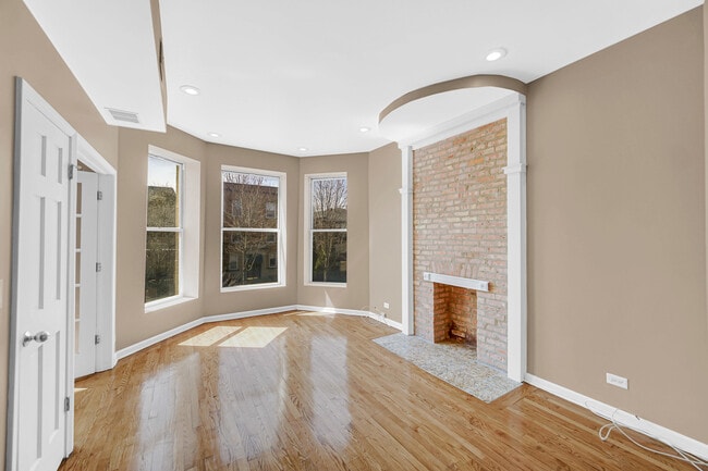 Building Photo - 6547 S Woodlawn Ave