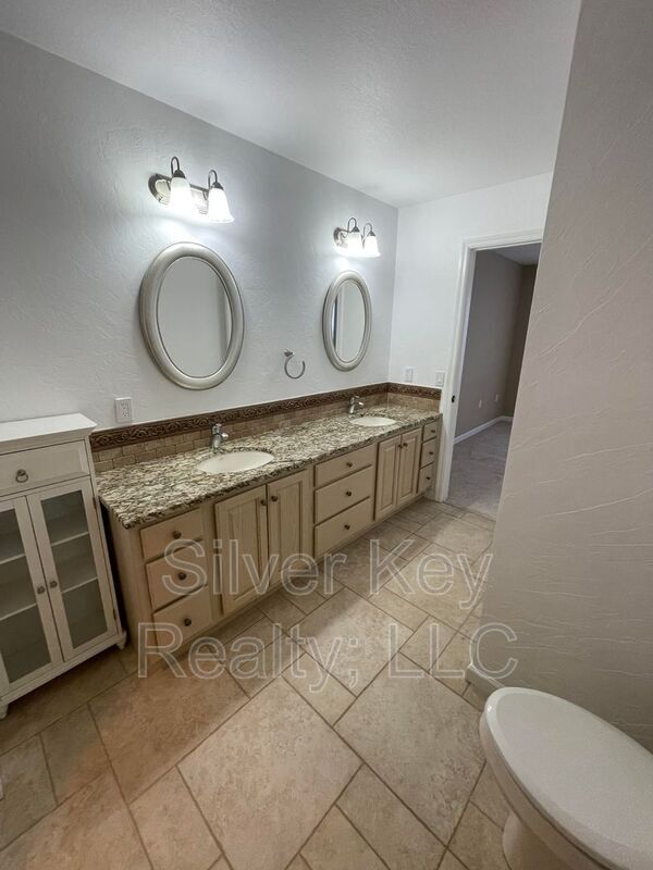 Building Photo - 415 Ashbury Cir