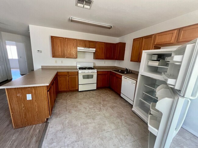 Building Photo - 6685 Ocotillo Ave