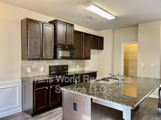 Building Photo - 7260 Silk Tree Pointe