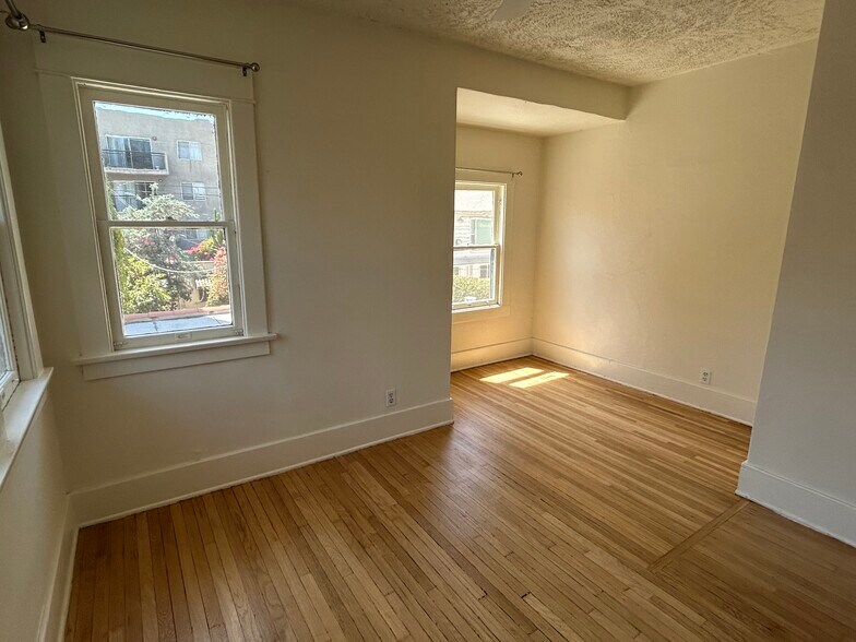 Bonus Space In First Bedroom - 1323 N Orange Dr