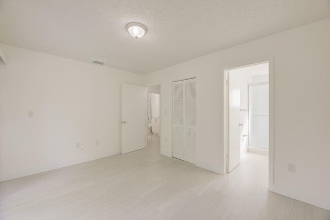 Building Photo - 2100 Brickell Ave