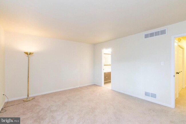 Building Photo - 50 Woodside Rd