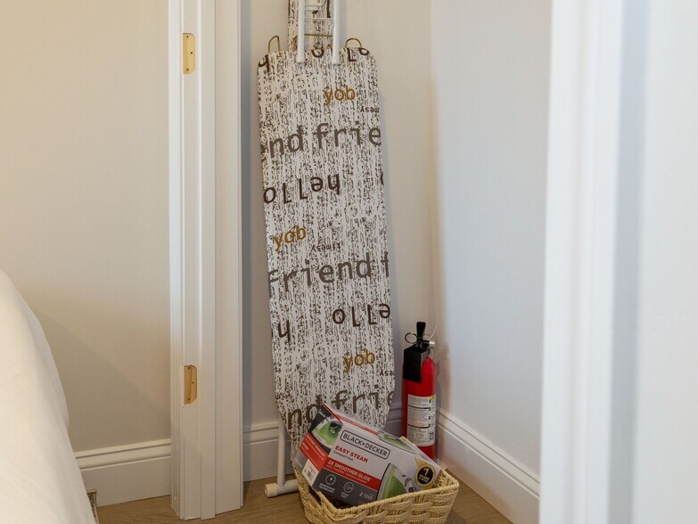 Building Photo - 193 Salem St